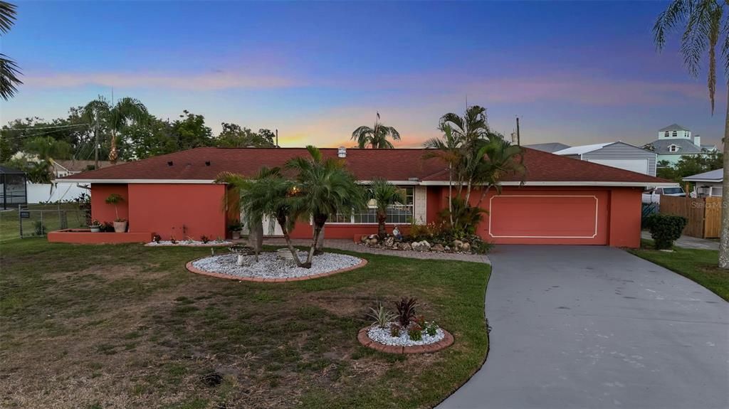 For Sale: $825,000 (4 beds, 4 baths, 1918 Square Feet)