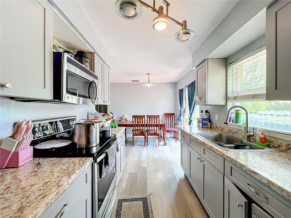 En Venta: $284,900 (3 camas, 2 baños, 1580 Pies cuadrados)