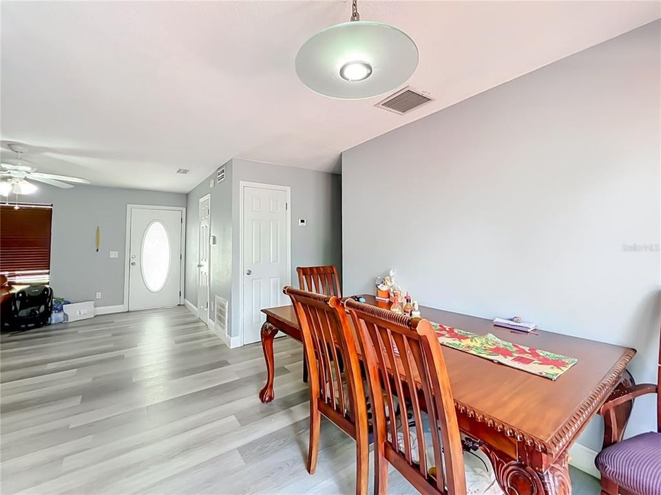En Venta: $284,900 (3 camas, 2 baños, 1580 Pies cuadrados)