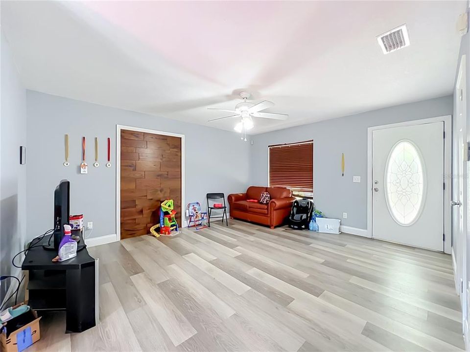 En Venta: $284,900 (3 camas, 2 baños, 1580 Pies cuadrados)