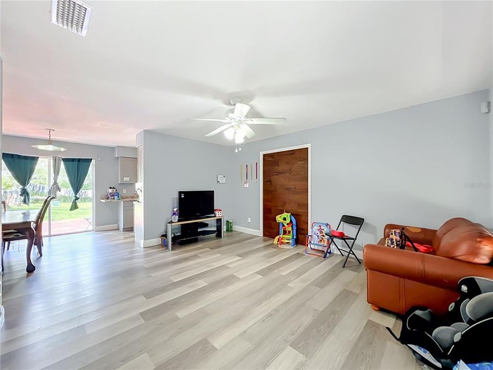 En Venta: $284,900 (3 camas, 2 baños, 1580 Pies cuadrados)