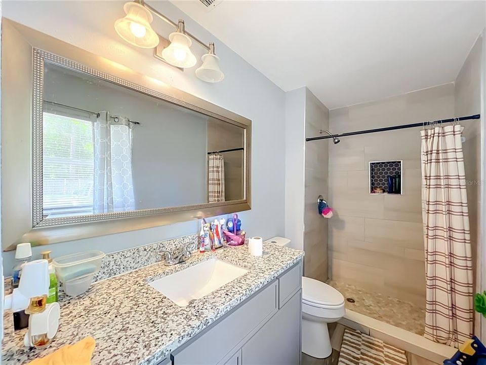 En Venta: $284,900 (3 camas, 2 baños, 1580 Pies cuadrados)