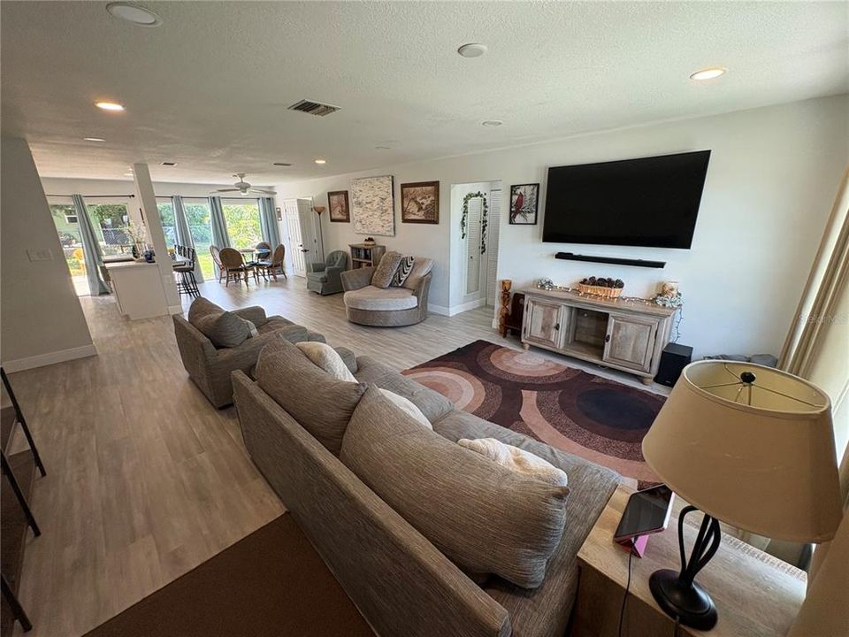 For Sale: $235,000 (3 beds, 2 baths, 1522 Square Feet)