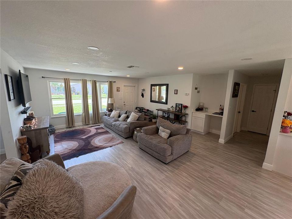 For Sale: $235,000 (3 beds, 2 baths, 1522 Square Feet)