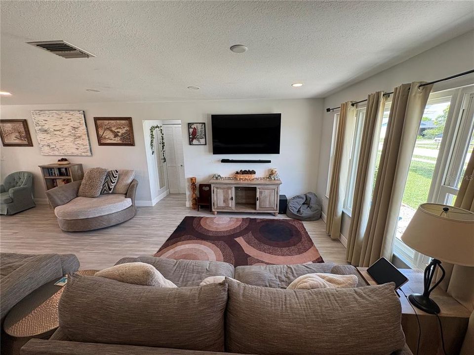 For Sale: $235,000 (3 beds, 2 baths, 1522 Square Feet)