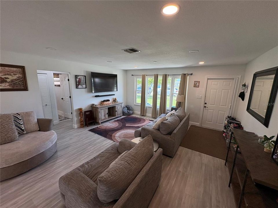 For Sale: $235,000 (3 beds, 2 baths, 1522 Square Feet)