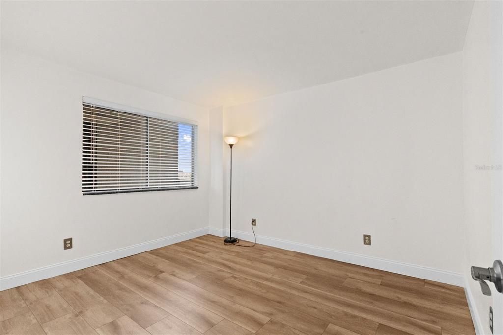 For Sale: $285,000 (2 beds, 2 baths, 1016 Square Feet)