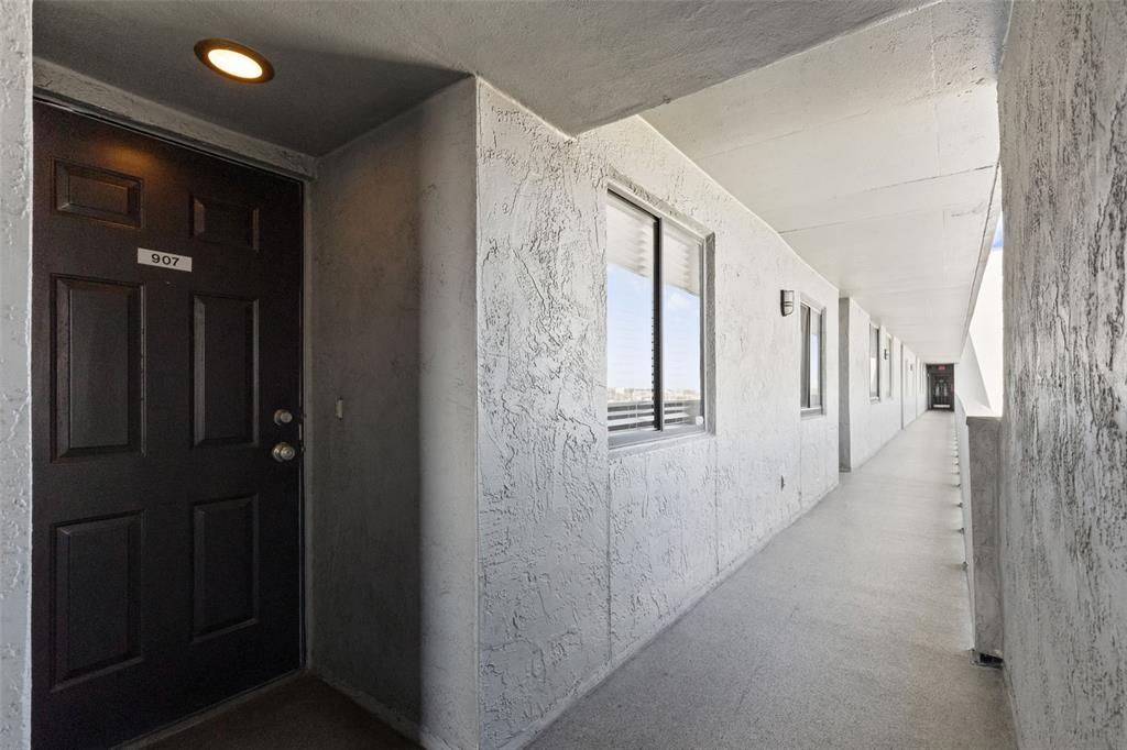 For Sale: $285,000 (2 beds, 2 baths, 1016 Square Feet)