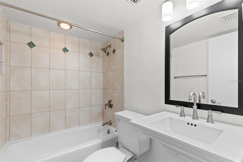 For Sale: $285,000 (2 beds, 2 baths, 1016 Square Feet)