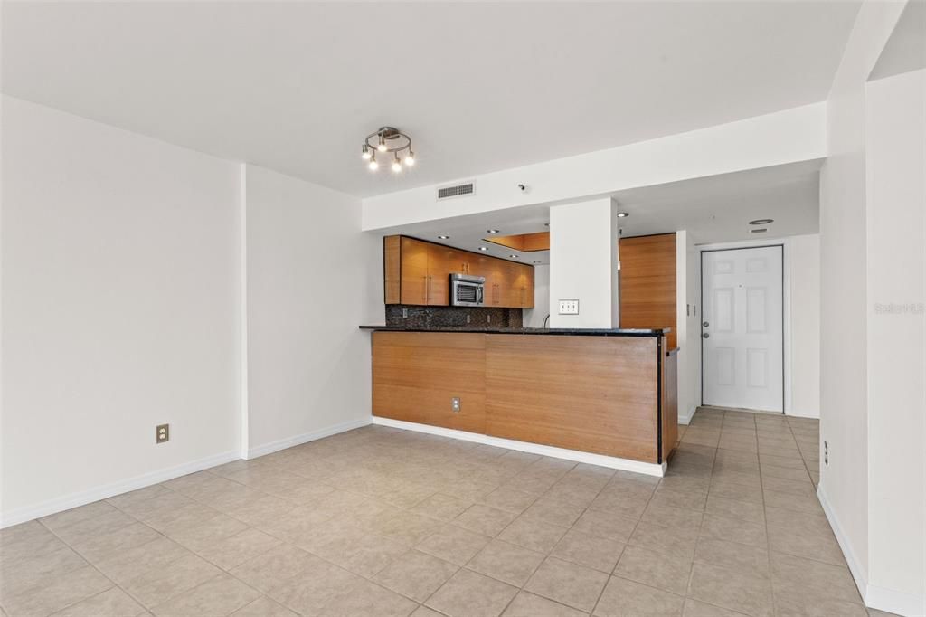 For Sale: $285,000 (2 beds, 2 baths, 1016 Square Feet)
