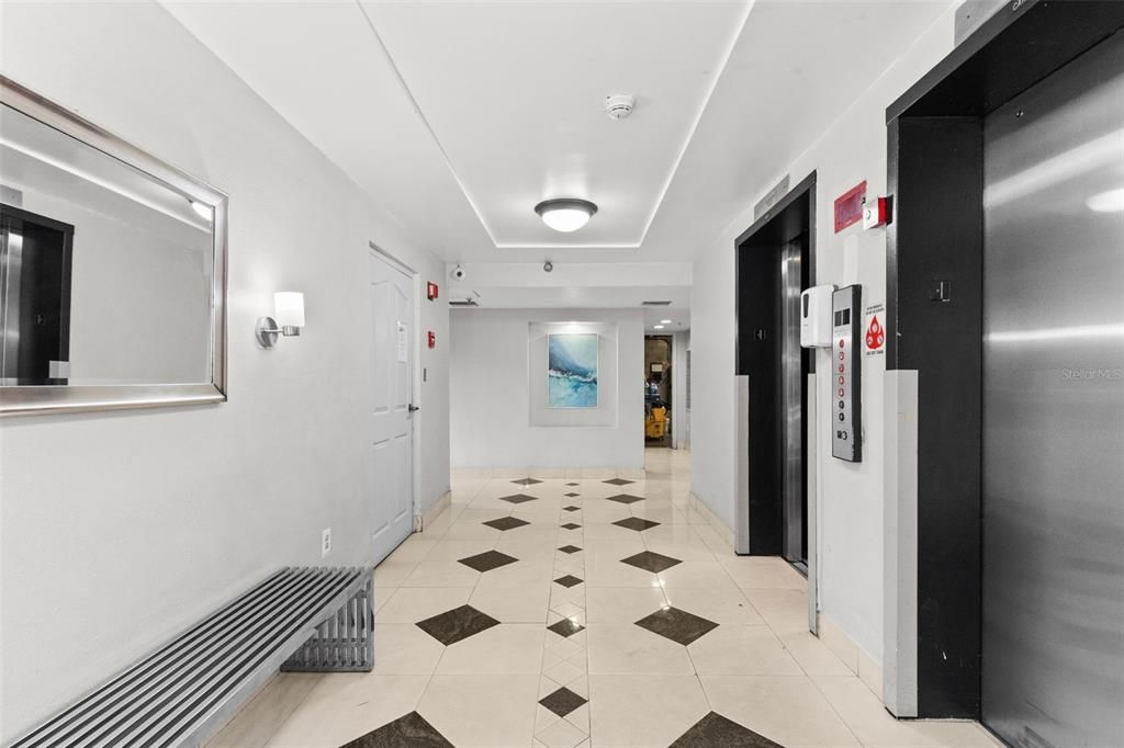 For Sale: $285,000 (2 beds, 2 baths, 1016 Square Feet)