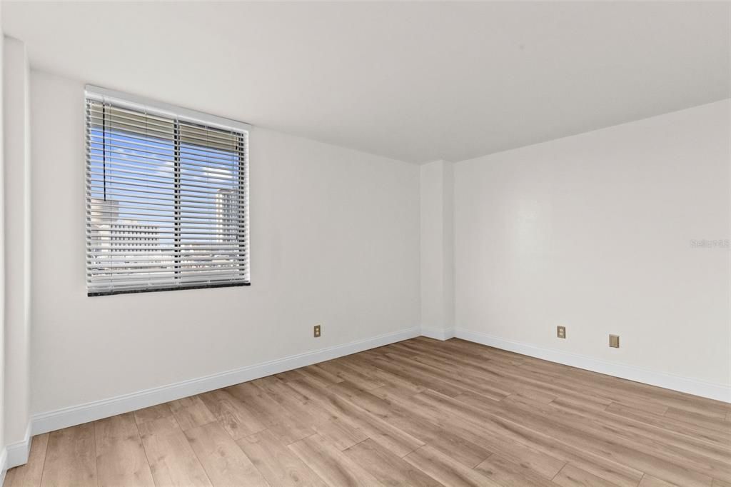 For Sale: $285,000 (2 beds, 2 baths, 1016 Square Feet)