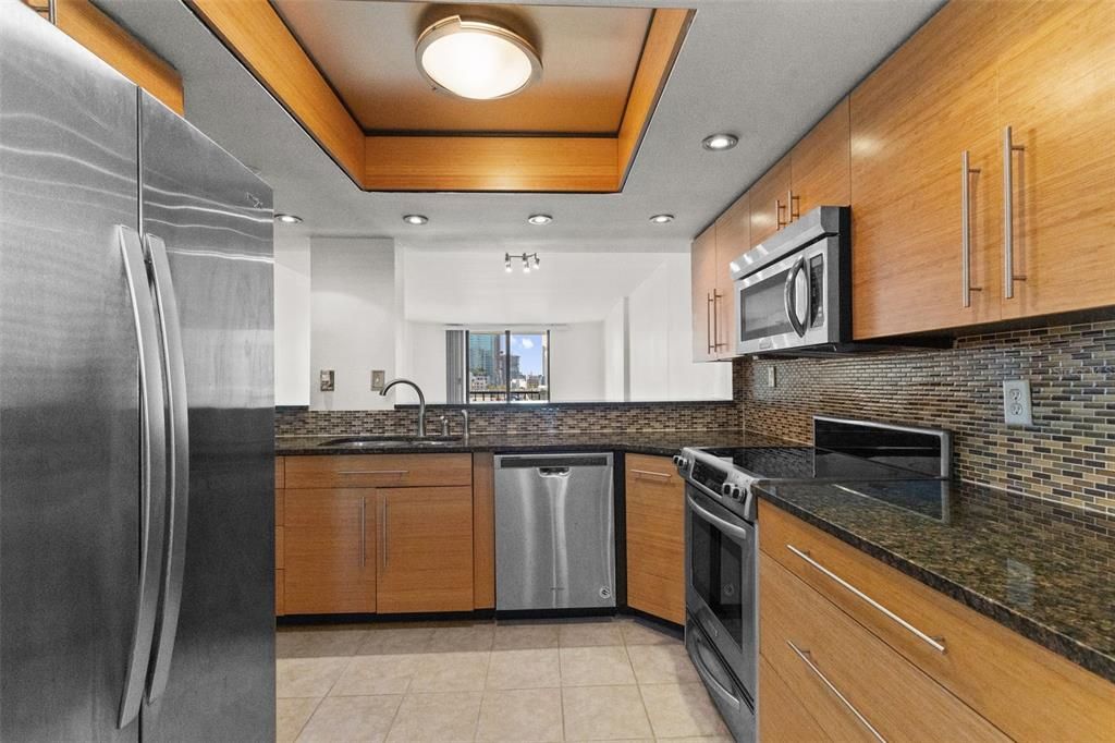 For Sale: $285,000 (2 beds, 2 baths, 1016 Square Feet)