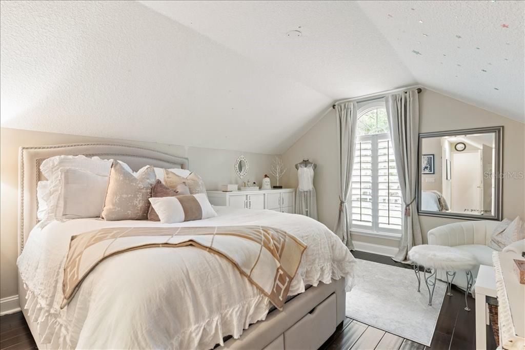 For Sale: $749,000 (5 beds, 3 baths, 2603 Square Feet)