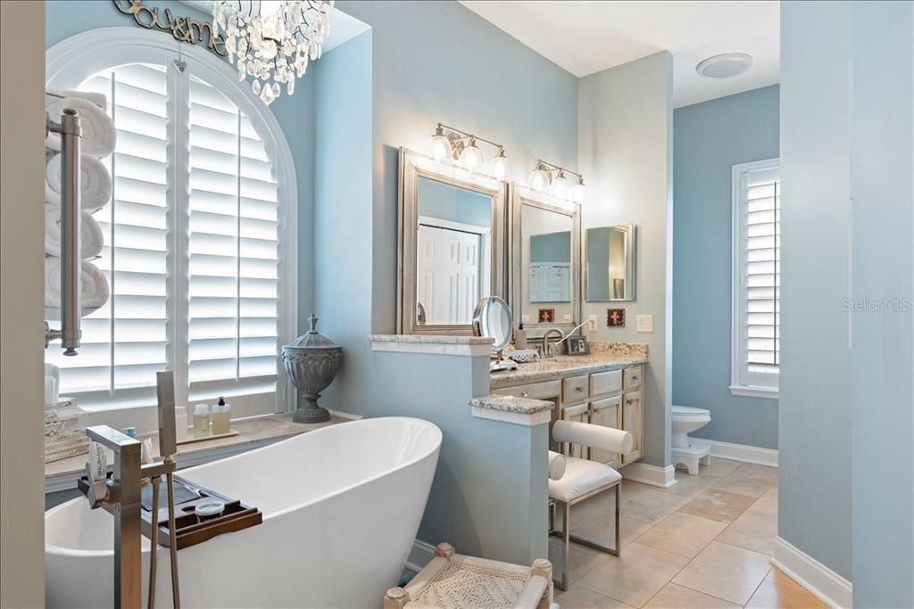 For Sale: $749,000 (5 beds, 3 baths, 2603 Square Feet)