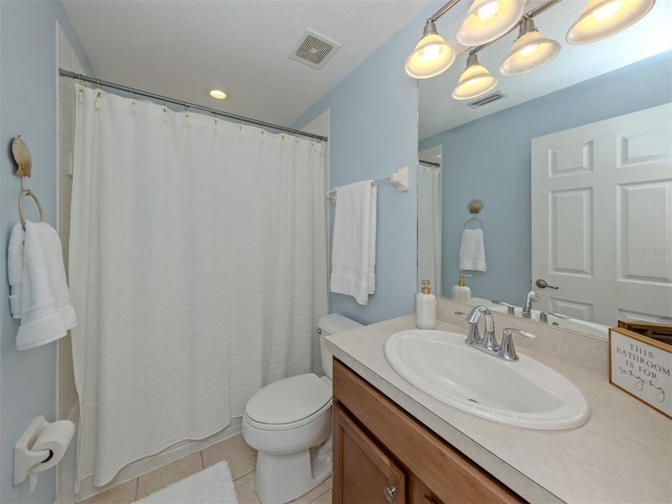 For Sale: $247,000 (3 beds, 2 baths, 1302 Square Feet)