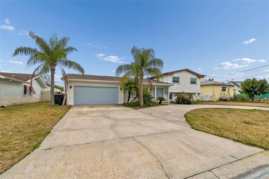 For Sale: $879,999 (5 beds, 4 baths, 2248 Square Feet)