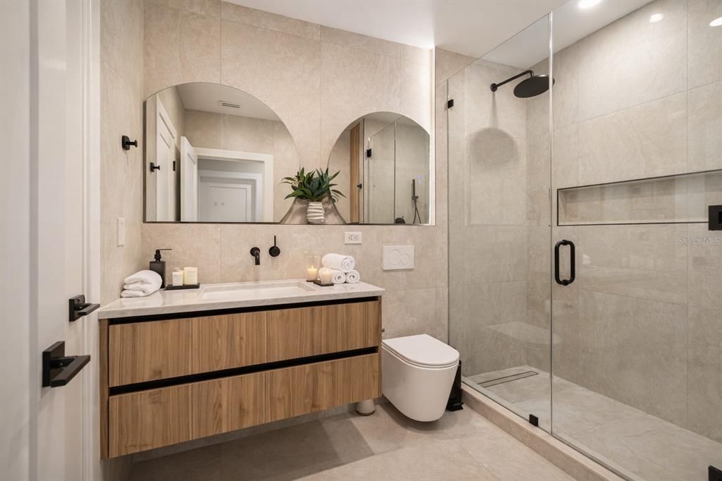 For Sale: $879,999 (5 beds, 4 baths, 2248 Square Feet)