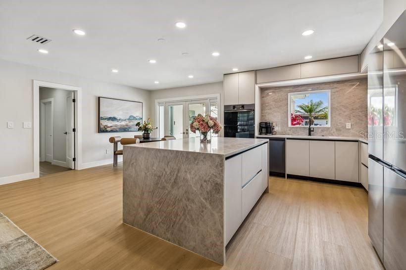 For Sale: $879,999 (5 beds, 4 baths, 2248 Square Feet)