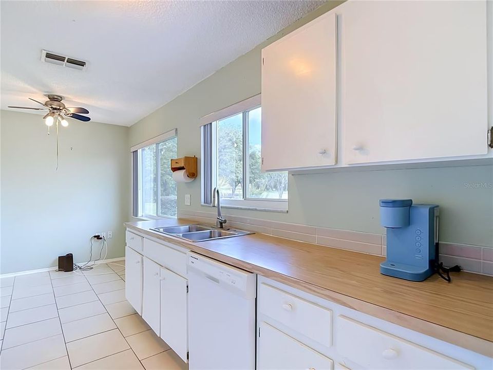 For Sale: $124,900 (2 beds, 2 baths, 1212 Square Feet)