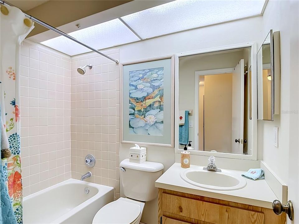For Sale: $124,900 (2 beds, 2 baths, 1212 Square Feet)
