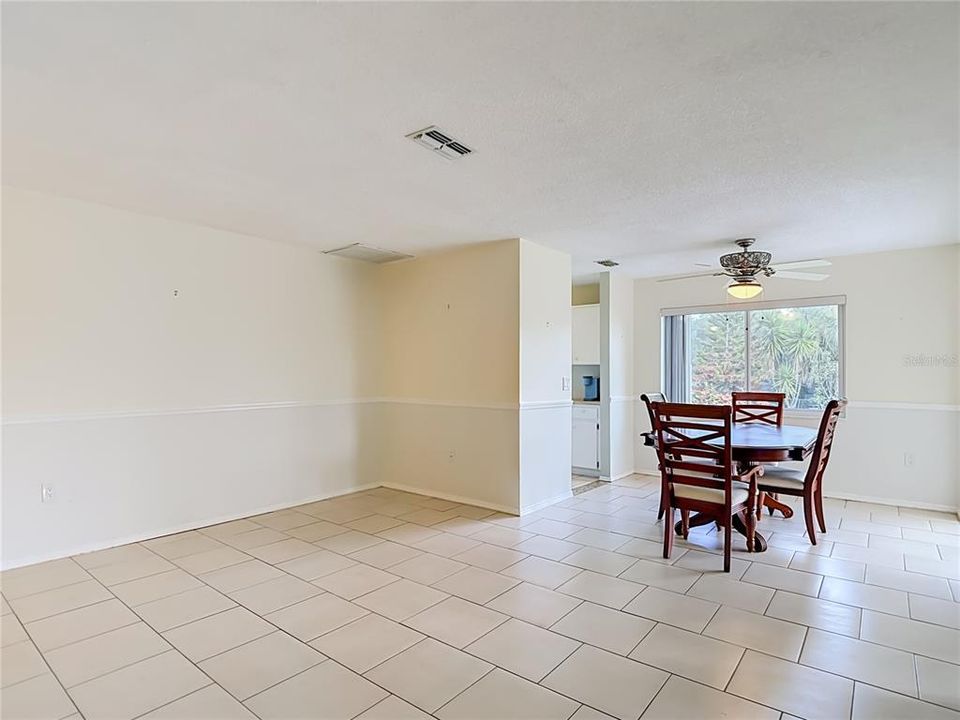 For Sale: $124,900 (2 beds, 2 baths, 1212 Square Feet)