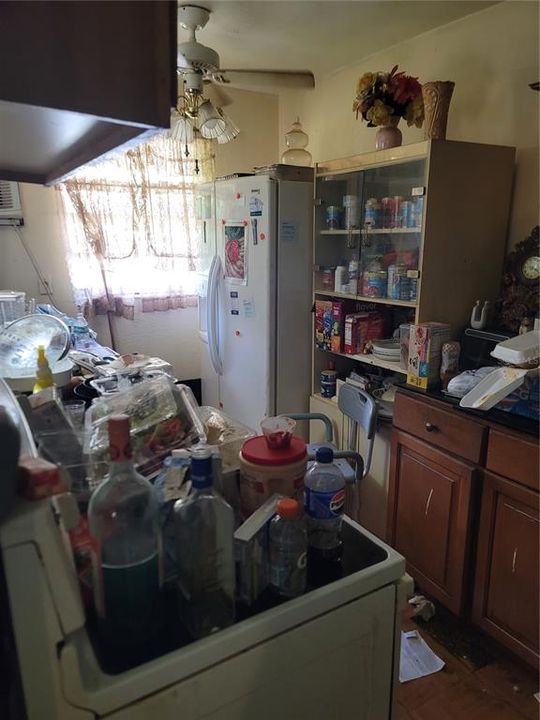 For Sale: $175,000 (3 beds, 2 baths, 1194 Square Feet)