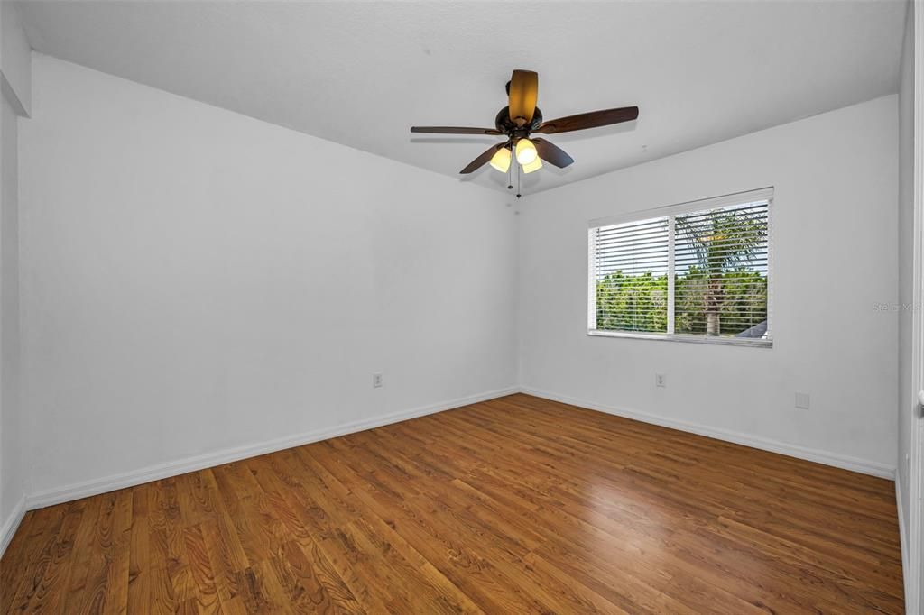 For Sale: $475,000 (4 beds, 2 baths, 1963 Square Feet)