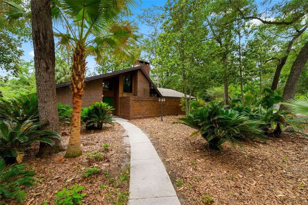 For Sale: $429,900 (3 beds, 2 baths, 1979 Square Feet)