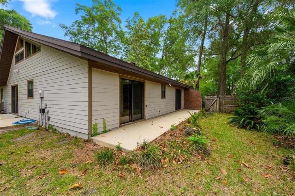 For Sale: $429,900 (3 beds, 2 baths, 1979 Square Feet)