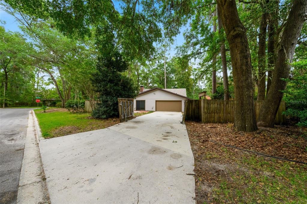 For Sale: $429,900 (3 beds, 2 baths, 1979 Square Feet)