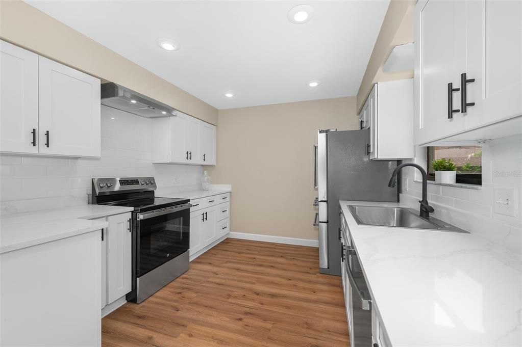 For Sale: $429,900 (3 beds, 2 baths, 1979 Square Feet)