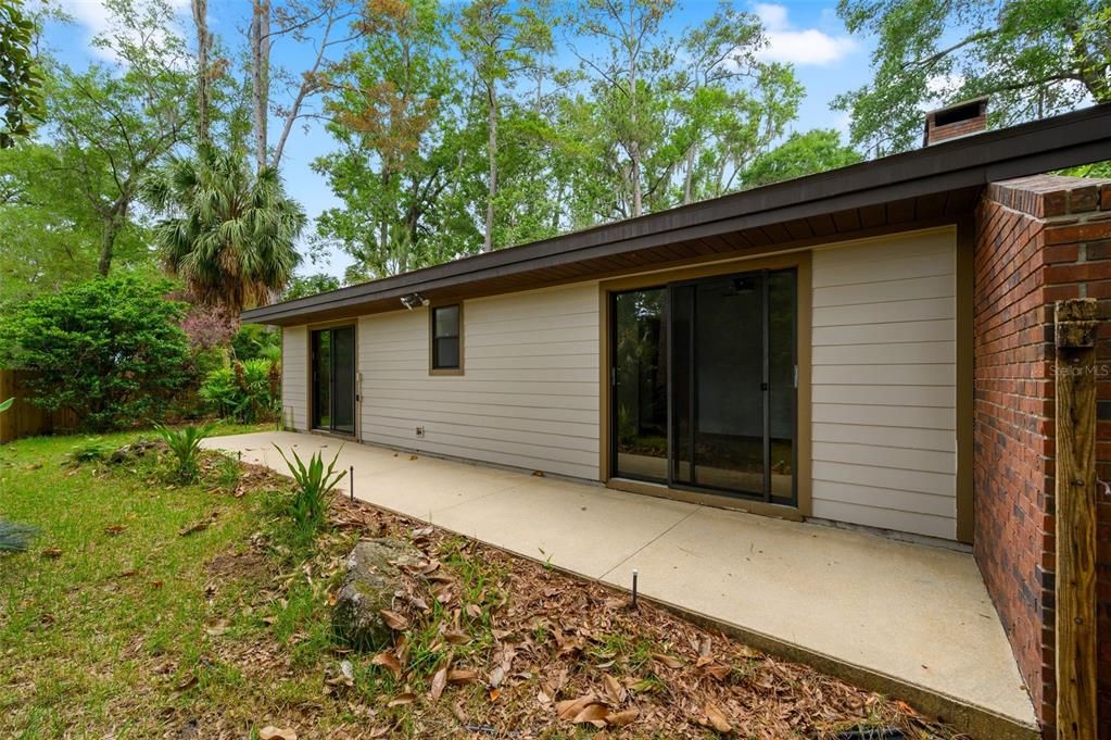 For Sale: $429,900 (3 beds, 2 baths, 1979 Square Feet)