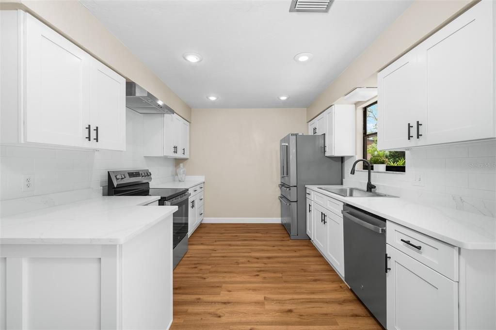 For Sale: $429,900 (3 beds, 2 baths, 1979 Square Feet)