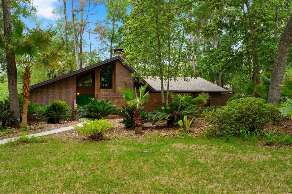 For Sale: $429,900 (3 beds, 2 baths, 1979 Square Feet)