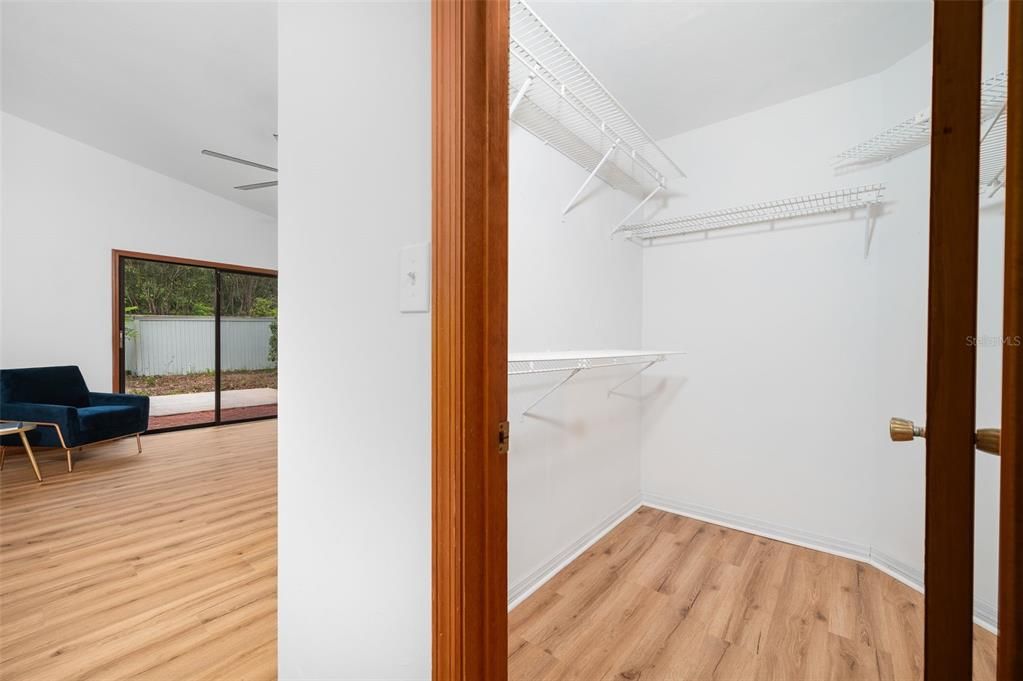 For Sale: $429,900 (3 beds, 2 baths, 1979 Square Feet)