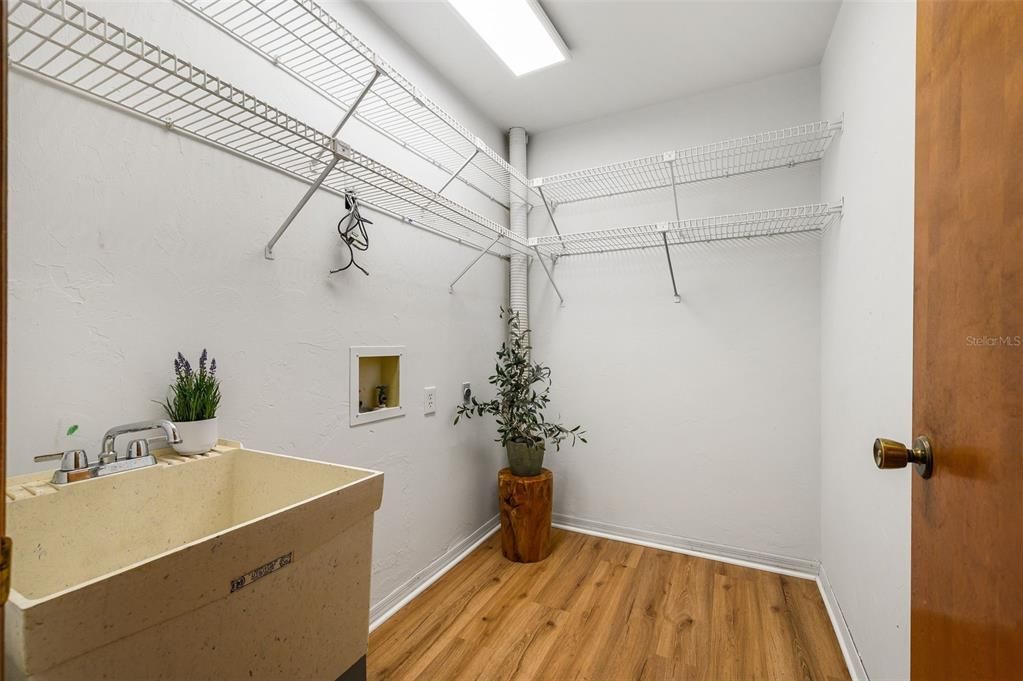 For Sale: $429,900 (3 beds, 2 baths, 1979 Square Feet)