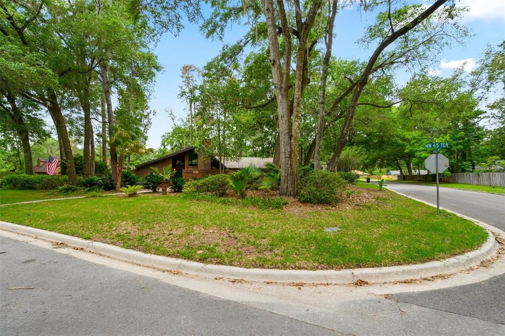 For Sale: $429,900 (3 beds, 2 baths, 1979 Square Feet)