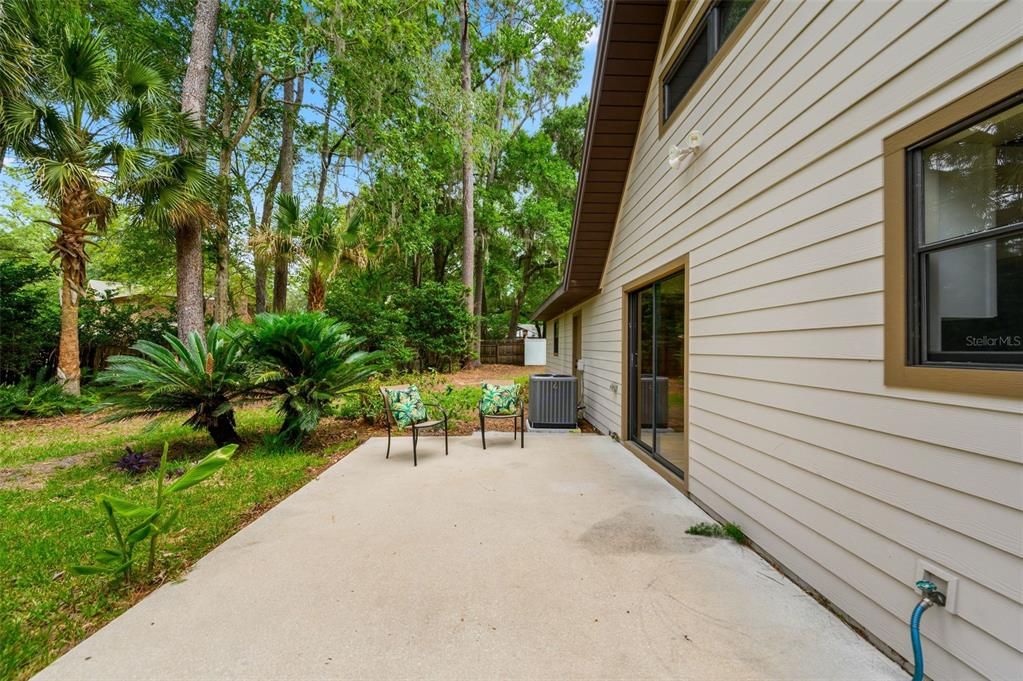 For Sale: $429,900 (3 beds, 2 baths, 1979 Square Feet)