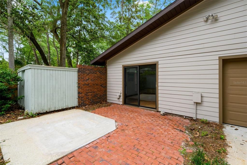 For Sale: $429,900 (3 beds, 2 baths, 1979 Square Feet)