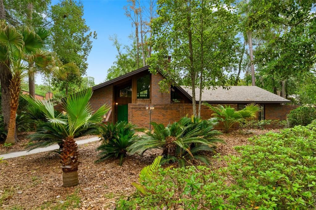 For Sale: $429,900 (3 beds, 2 baths, 1979 Square Feet)