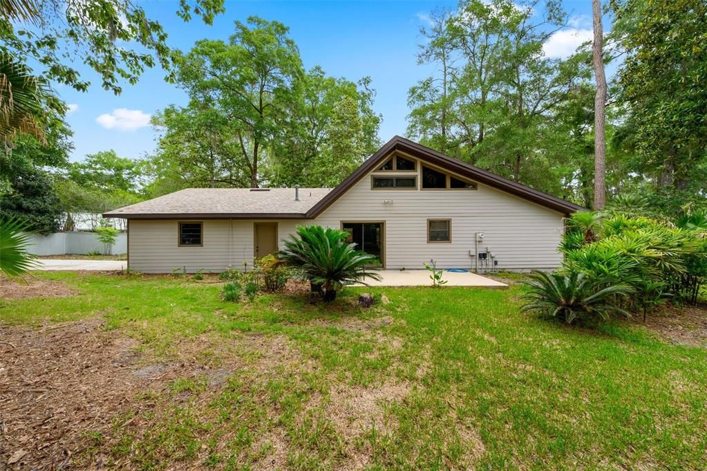 For Sale: $429,900 (3 beds, 2 baths, 1979 Square Feet)