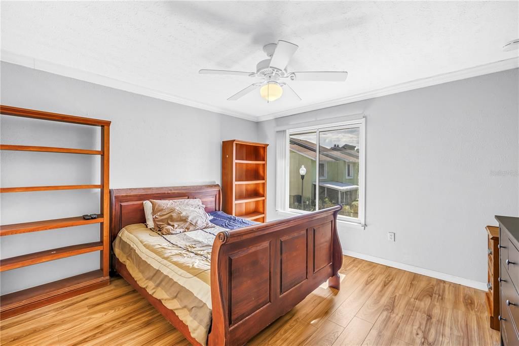 For Sale: $174,900 (2 beds, 2 baths, 1100 Square Feet)