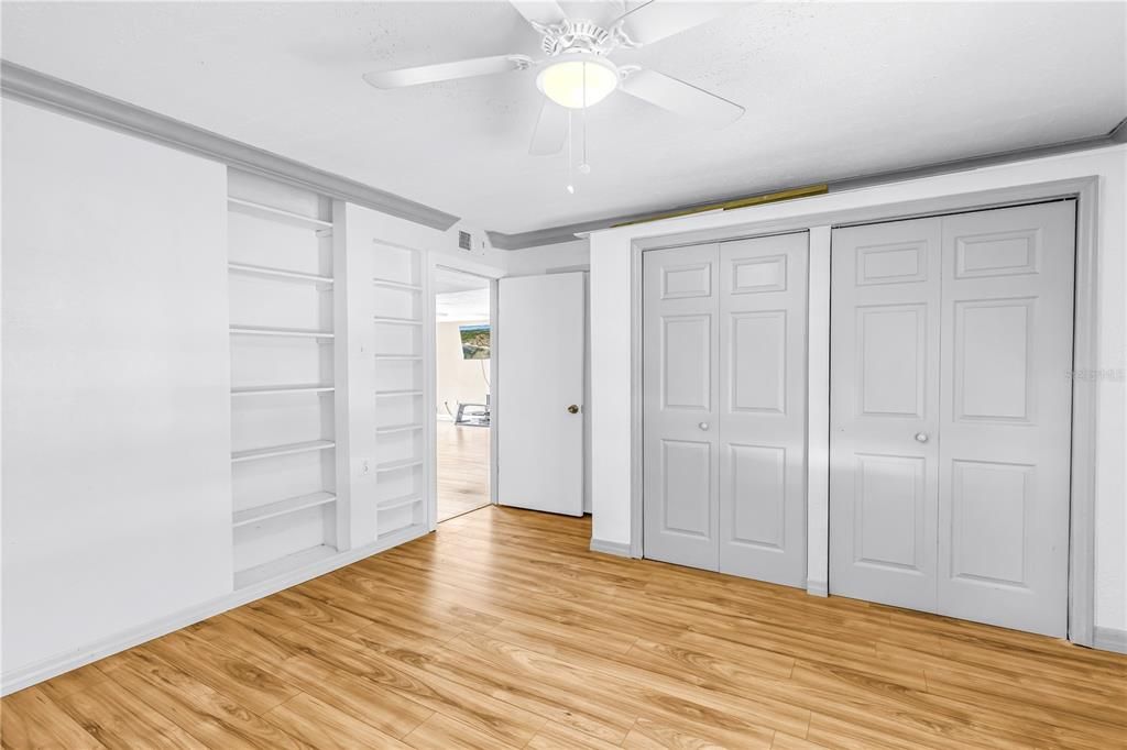 For Sale: $174,900 (2 beds, 2 baths, 1100 Square Feet)