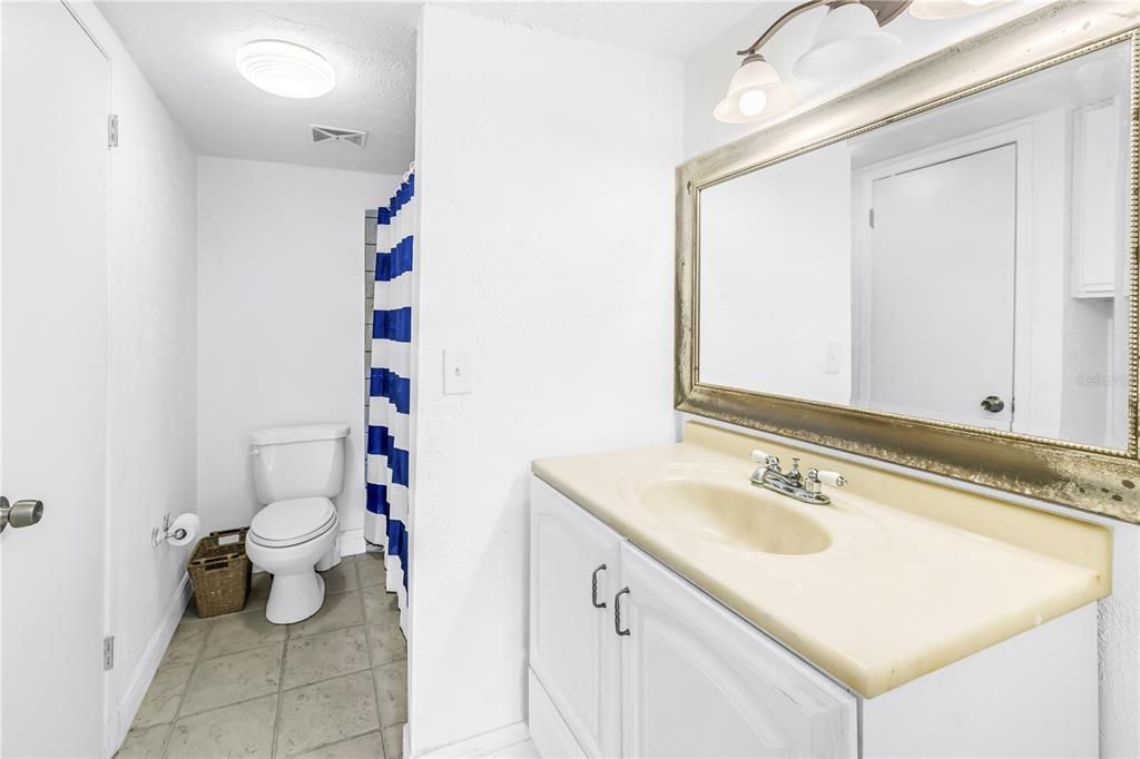 For Sale: $174,900 (2 beds, 2 baths, 1100 Square Feet)