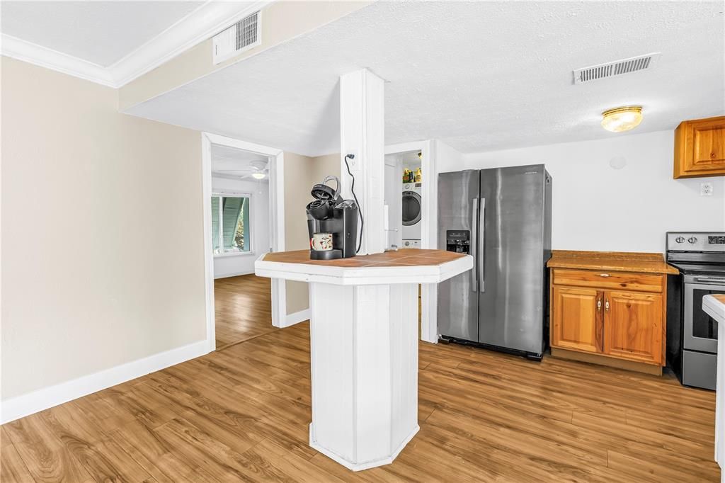 For Sale: $174,900 (2 beds, 2 baths, 1100 Square Feet)