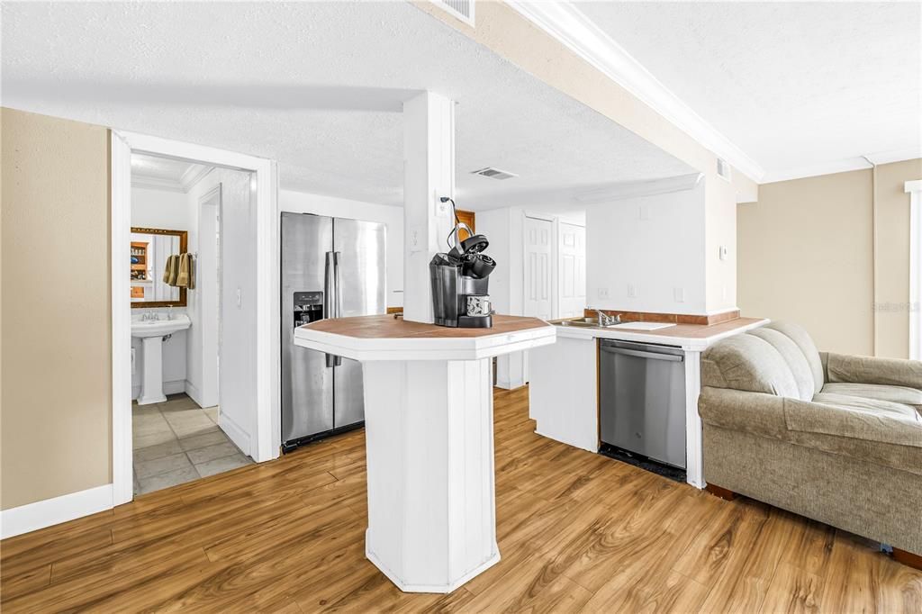 For Sale: $174,900 (2 beds, 2 baths, 1100 Square Feet)