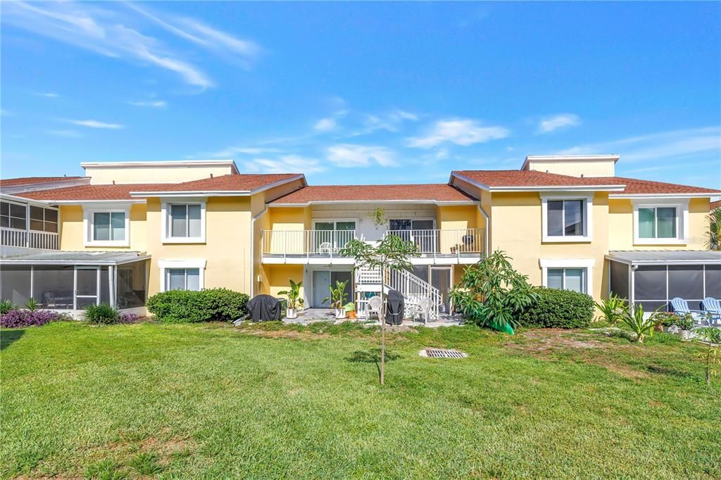 For Sale: $174,900 (2 beds, 2 baths, 1100 Square Feet)