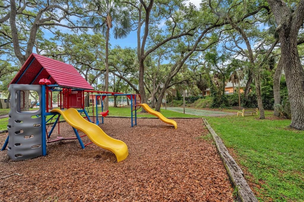 For Sale: $174,900 (2 beds, 2 baths, 1100 Square Feet)