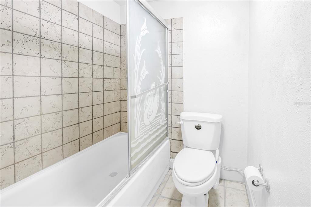 For Sale: $174,900 (2 beds, 2 baths, 1100 Square Feet)